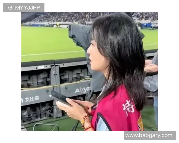 足球场上的女记者：她们如何用镜头捕捉明星背后的故事与激情
